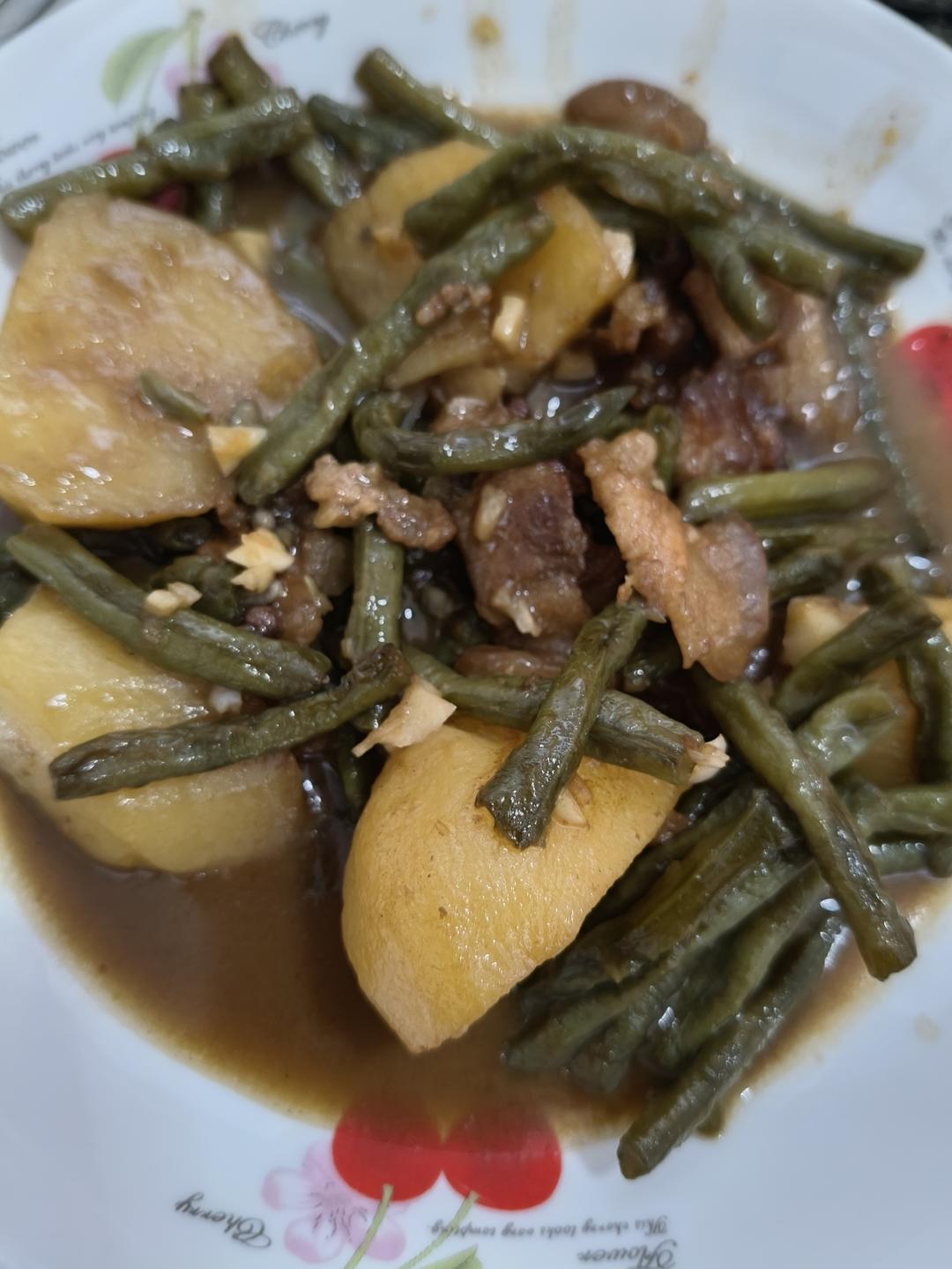 绝对正宗的东北土豆豆角炖五花肉