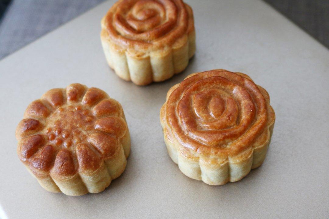 广式月饼—蛋黄莲蓉月饼