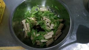腐竹芹菜的做法 步骤4