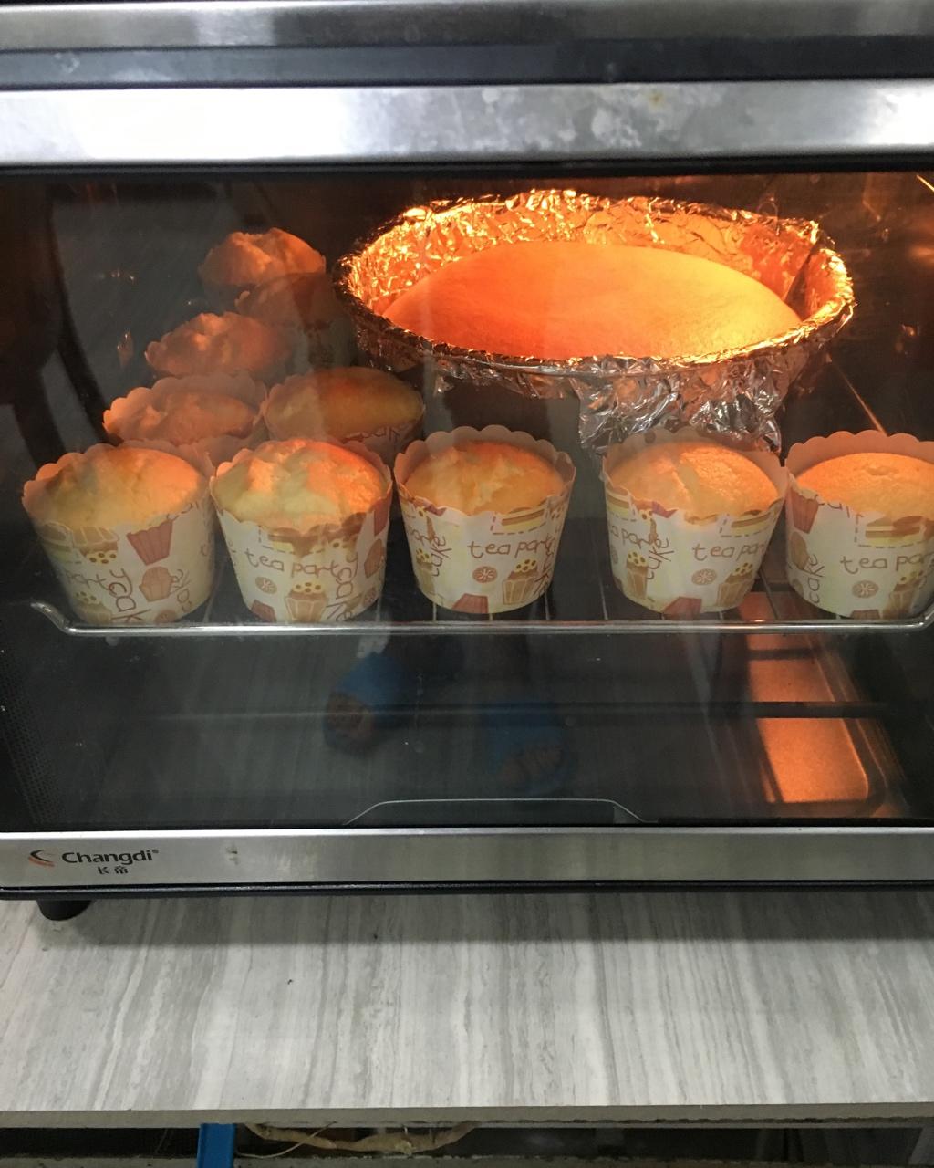 撒哈拉沙漠以南做的烤箱做蛋糕(戚风蛋糕的做法)