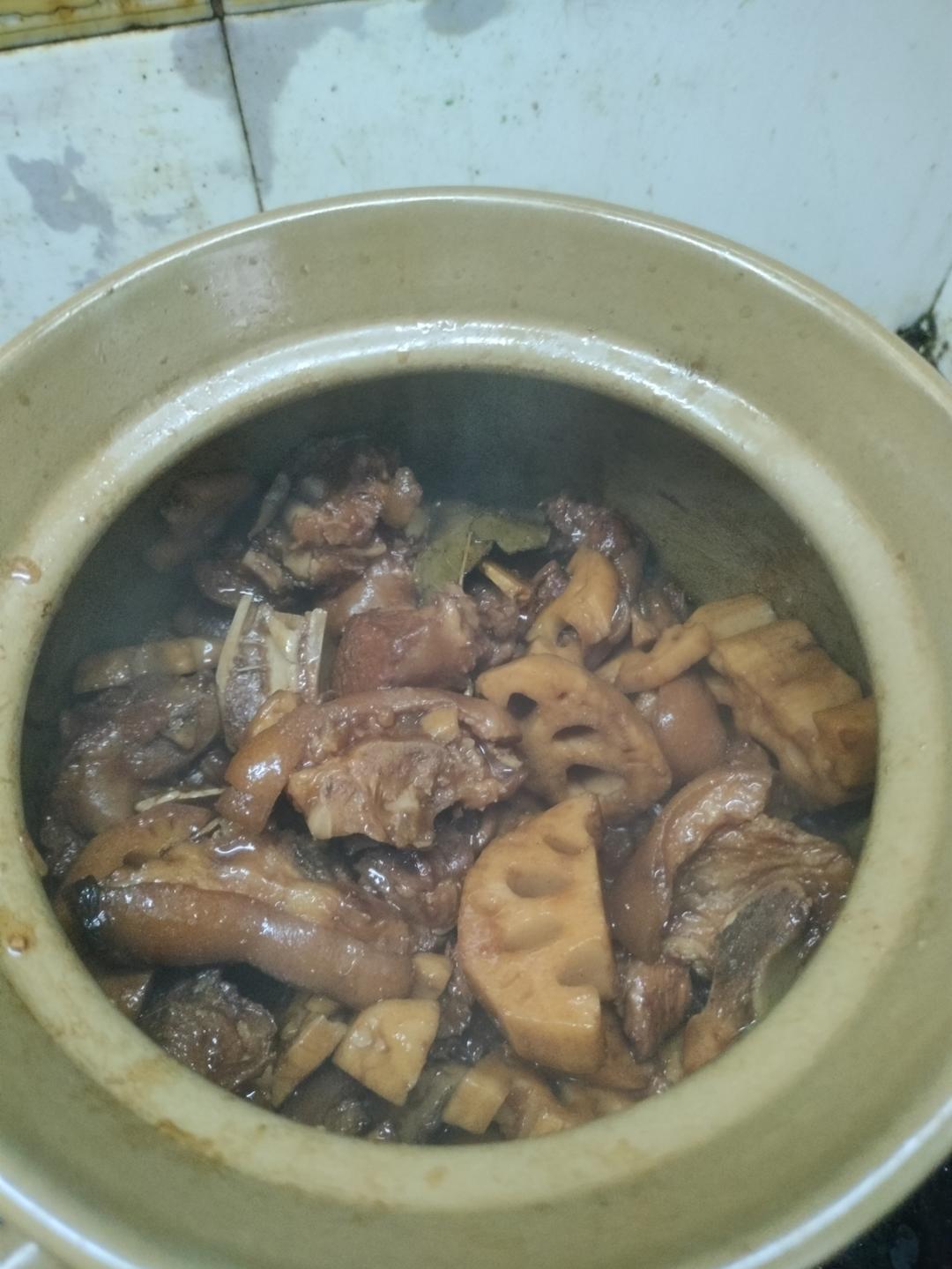 莲藕炖猪蹄