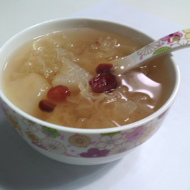 蔓越莓桃胶银耳羹