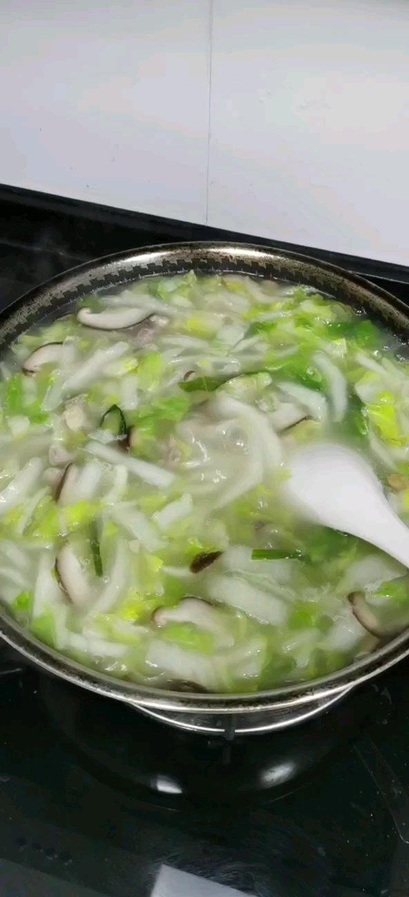 【白菜肉丝年糕汤】