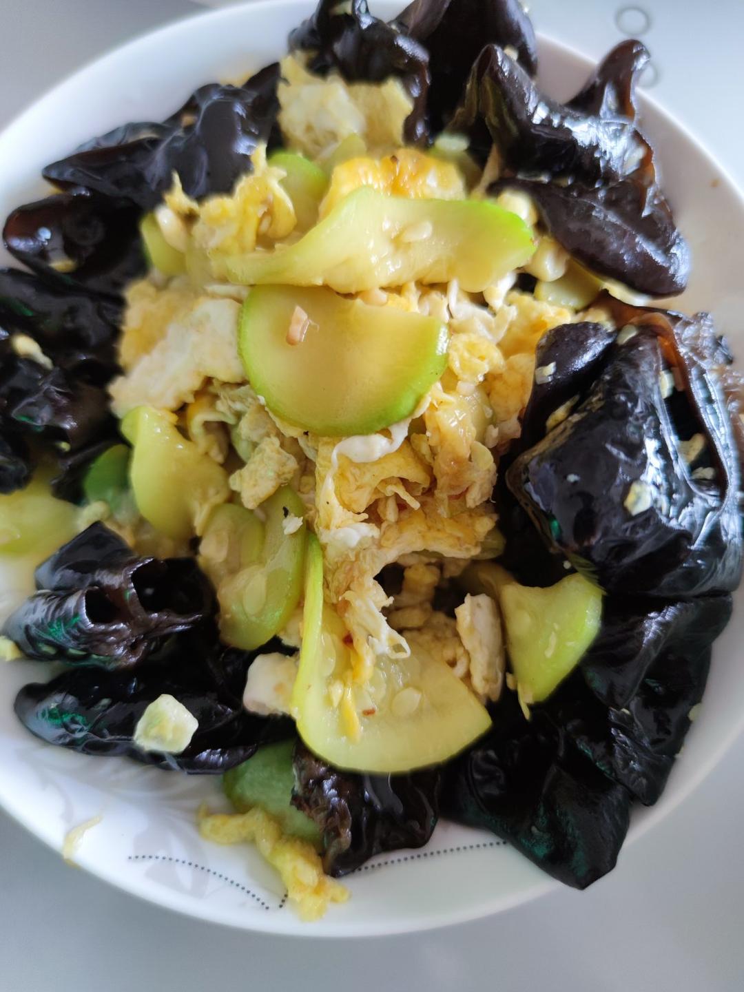 快手又简单，5分钟菜～黄瓜🥒木耳炒鸡蛋