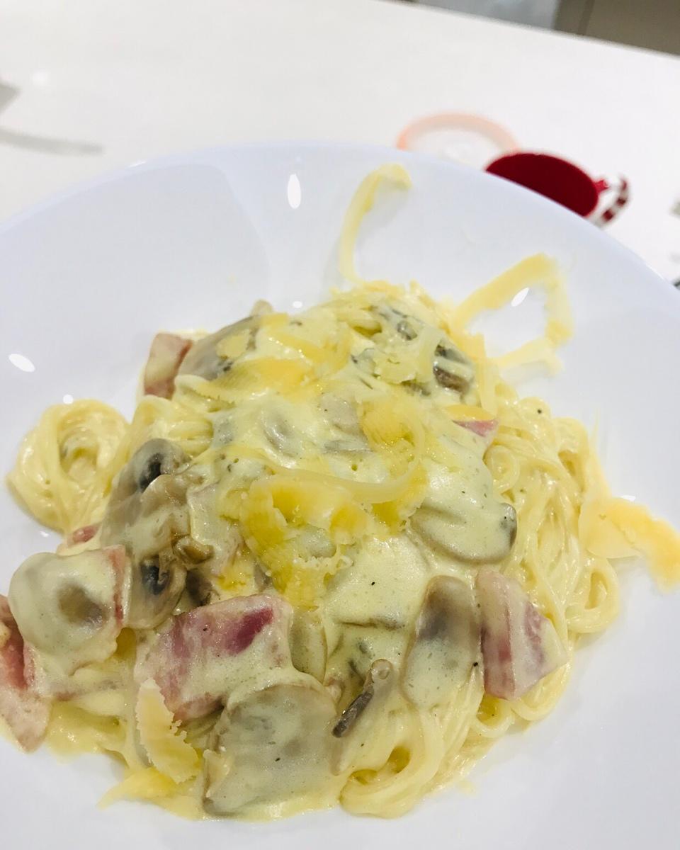 白汁蘑菇培根意粉