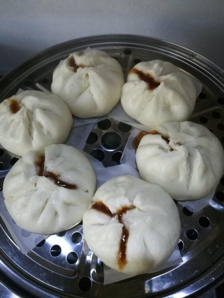 云朵般松软爆浆蜜汁叉烧包