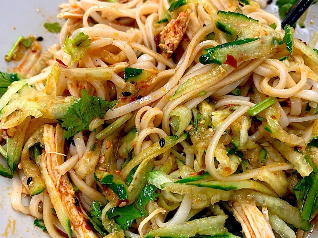 【椒麻鸡丝凉面】