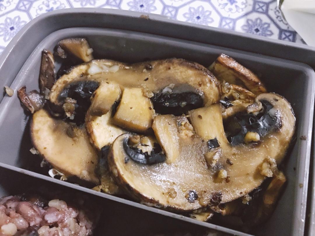黄油黑胡椒炒牛排菇