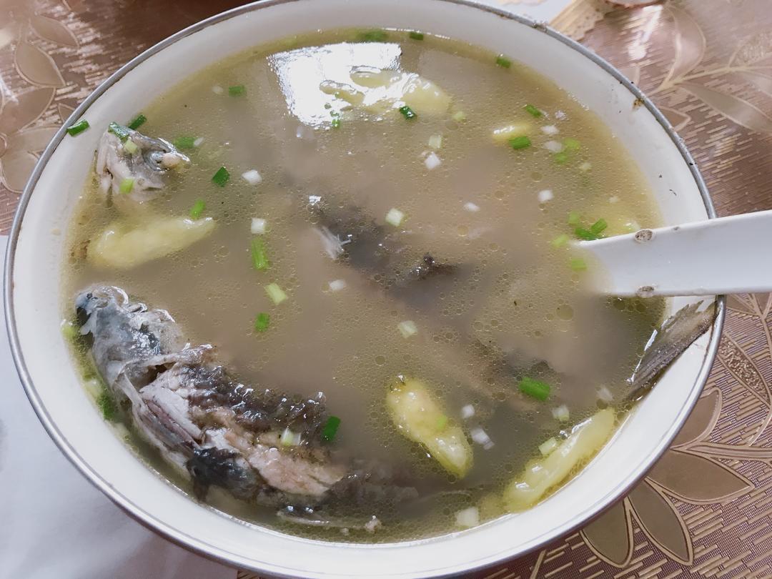 泡椒鲫鱼汤（酸辣口味与夏日更搭哦）