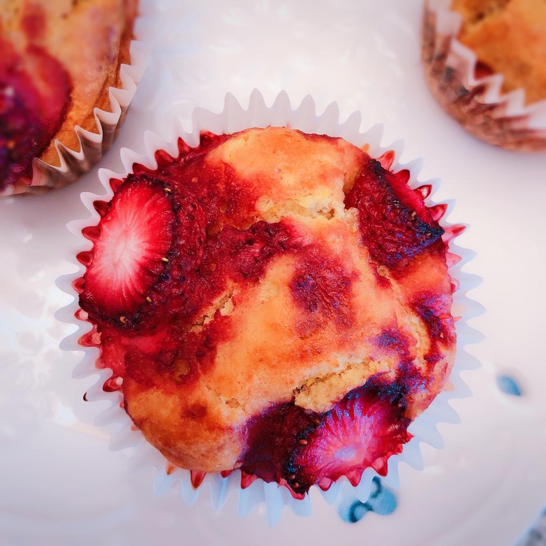 轻身版草莓杏仁麦芬蛋糕