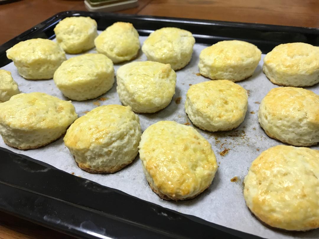 【视频】3分钟 奶油司康Scone(可能是世界上最快手的司康) 消耗淡奶油～