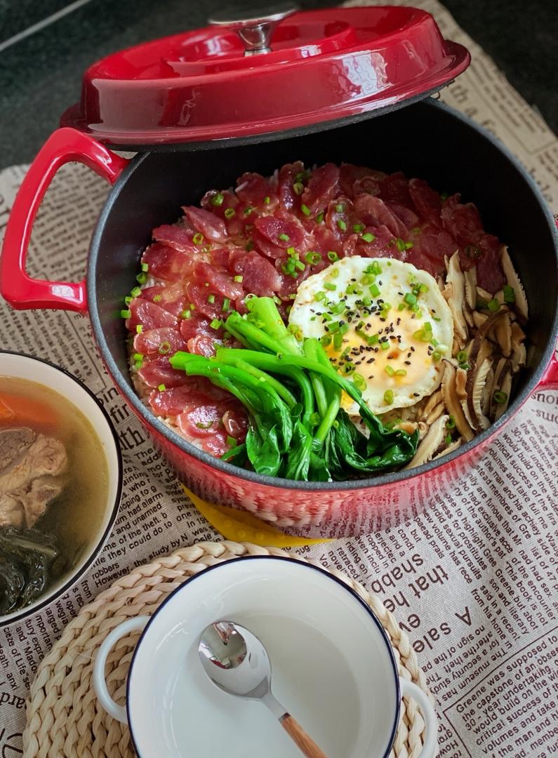 铸铁锅腊肠煲仔饭