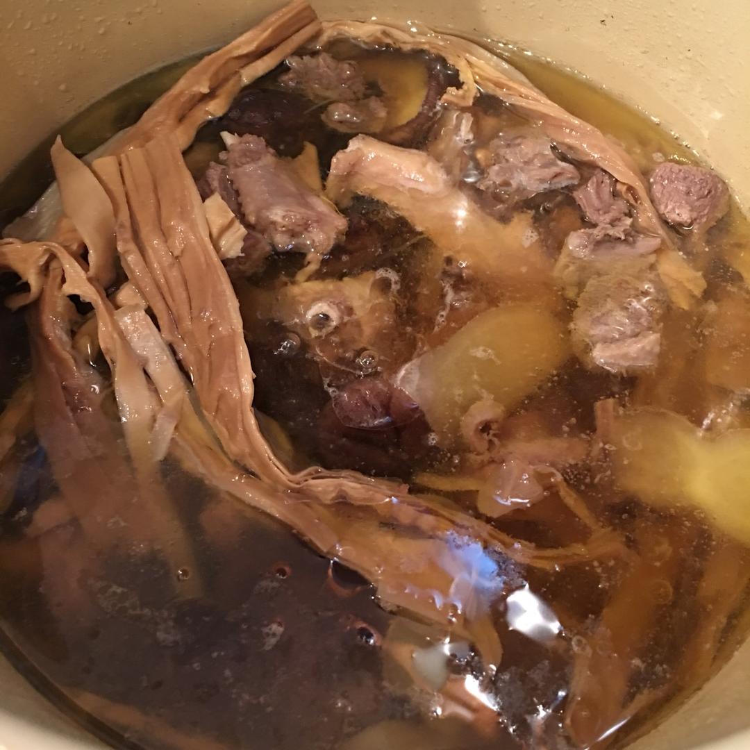老鸭笋干煲