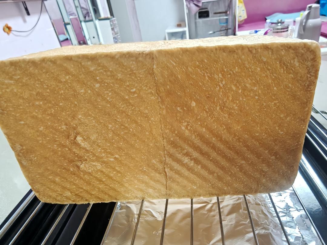 用烤箱自己做面包--手工牛奶吐司面包