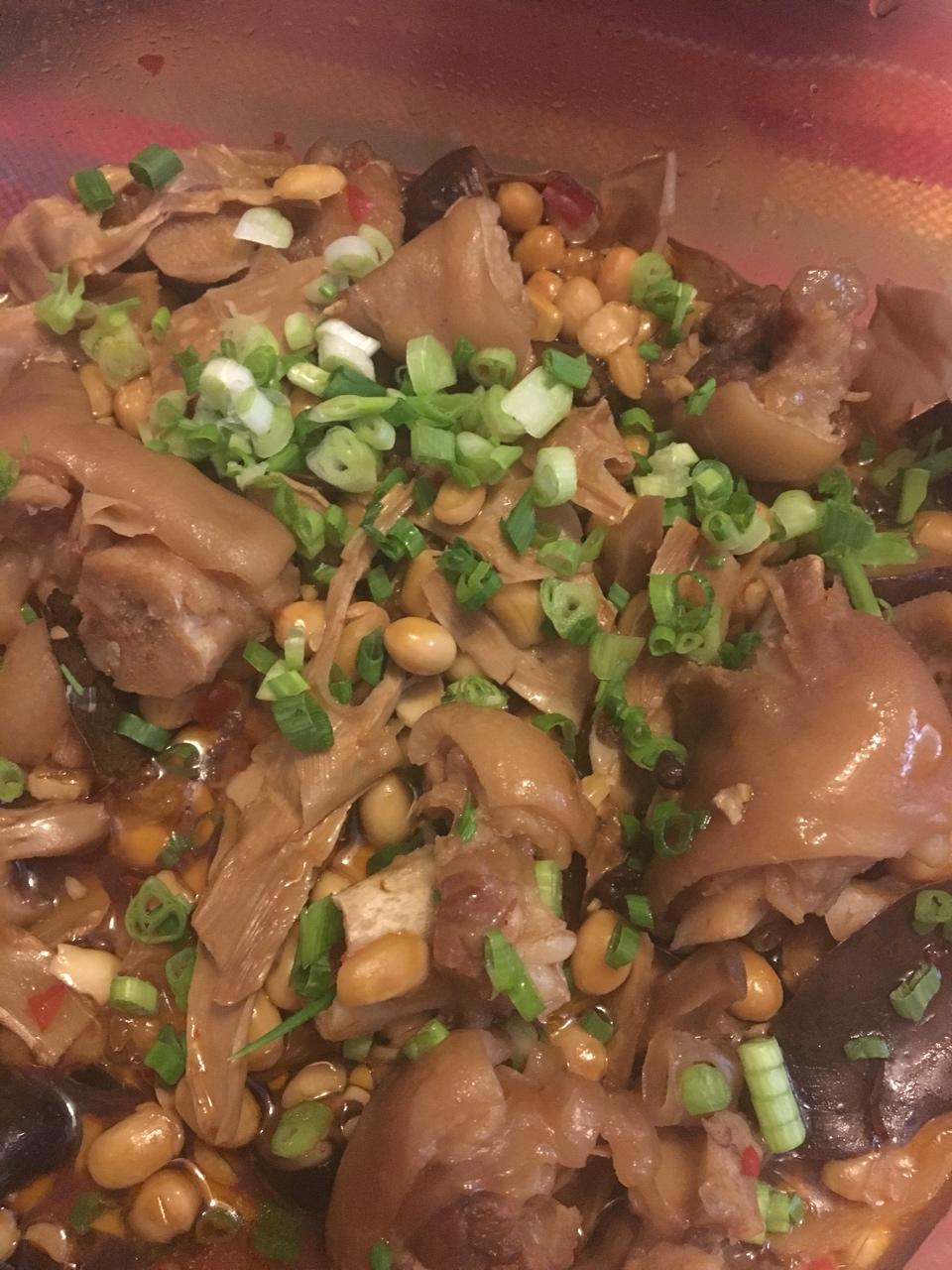 黄豆烧猪蹄
