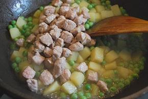 豌豆猪肉土豆丁的做法 步骤9