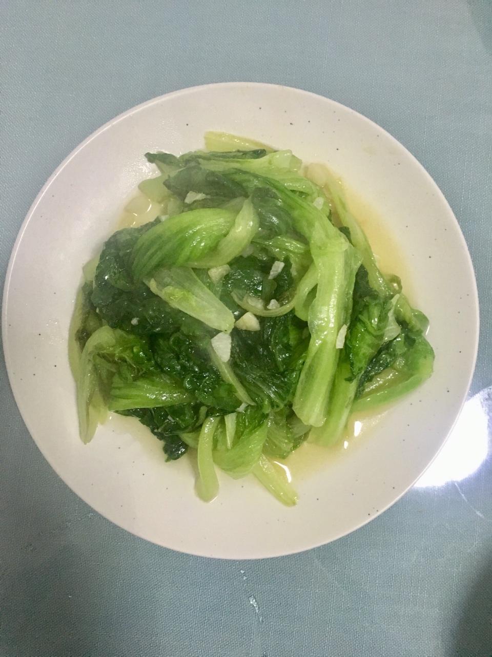 單小憶愛花做的蒜蓉炒生菜