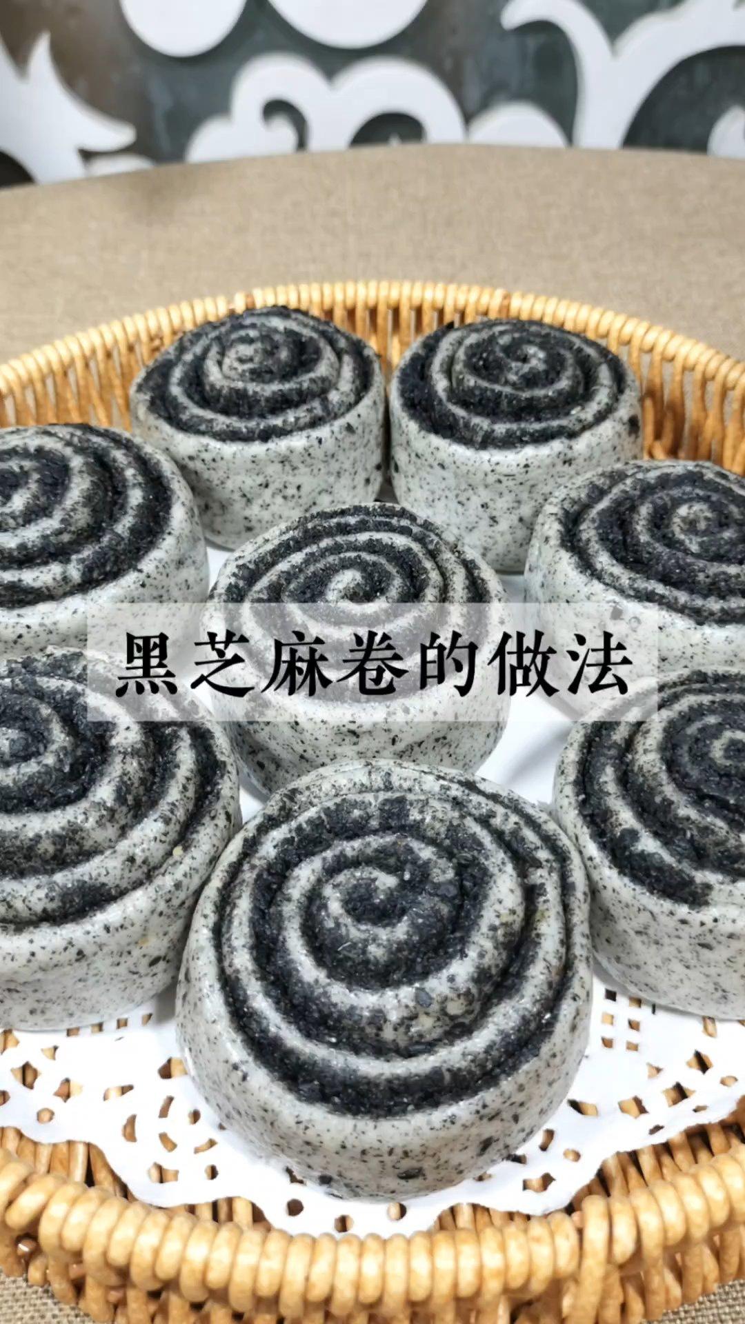 中式馒头，黑芝麻卷，太香了，好看又好吃