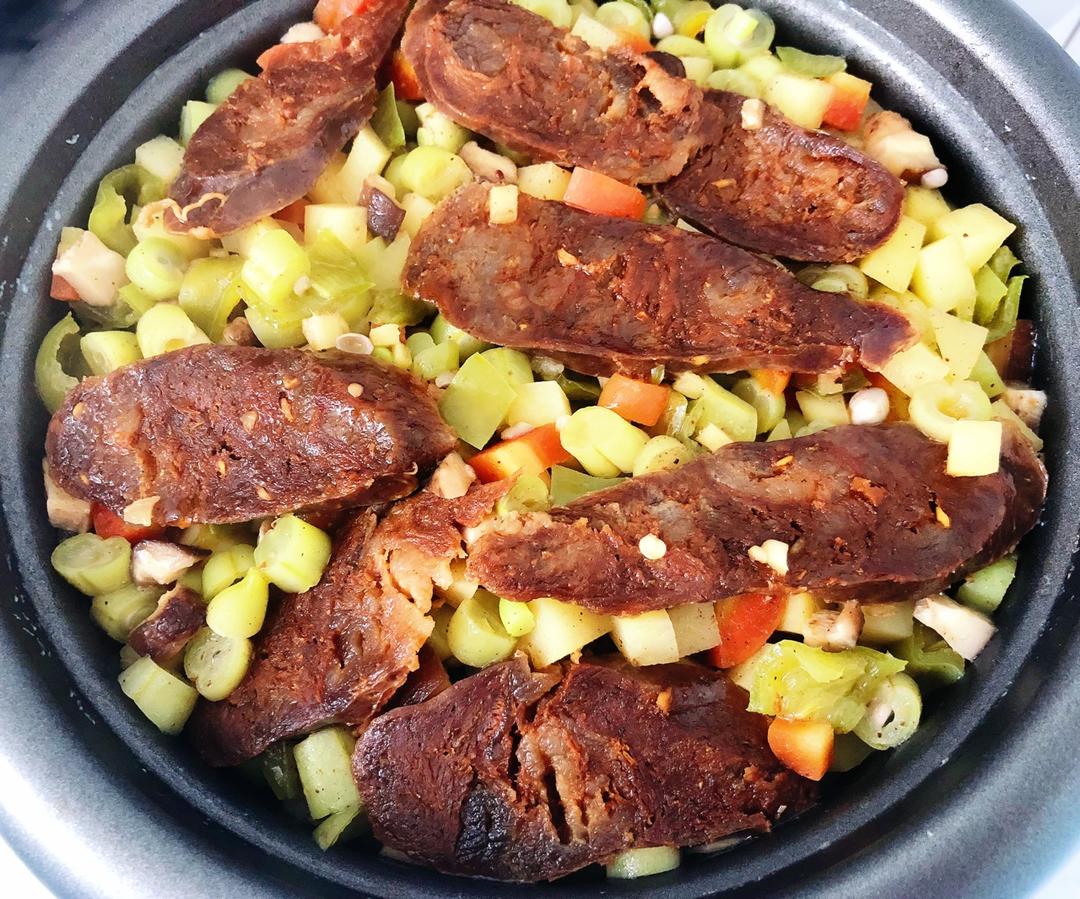 腊肠煲仔饭