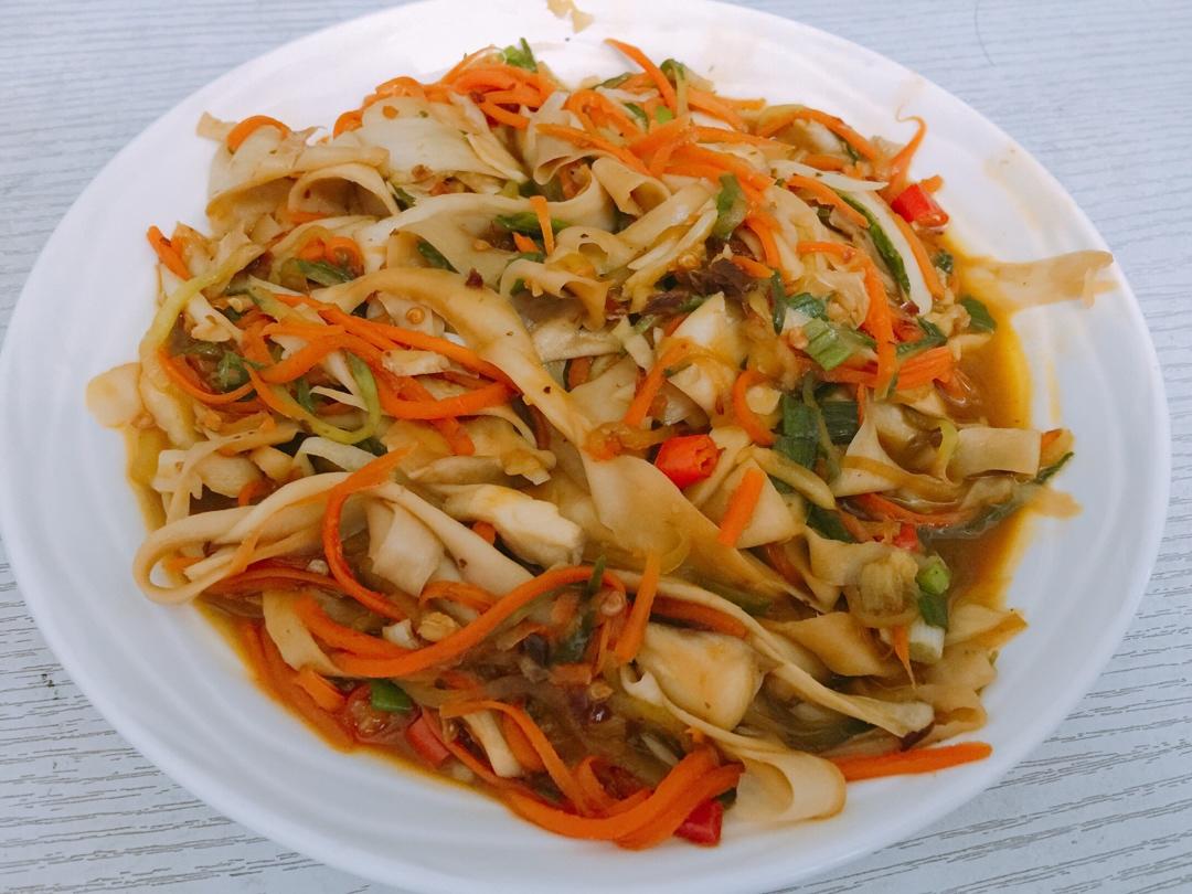 胡萝卜香菇炒木耳