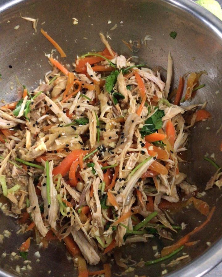 凉拌胡萝卜莴笋鸡肉丝