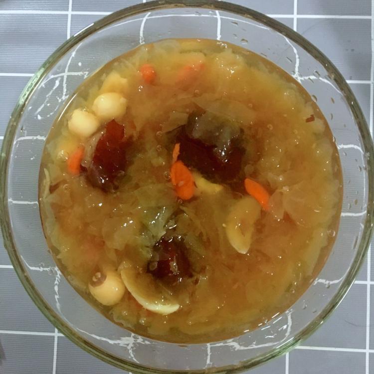 银耳莲子百合羹