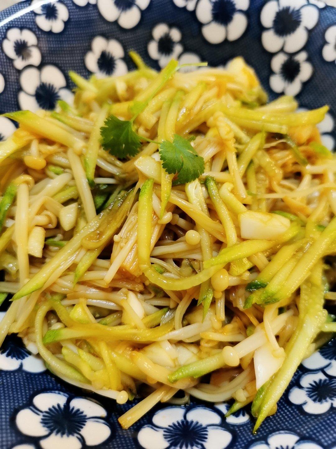 黄瓜拌金针蘑