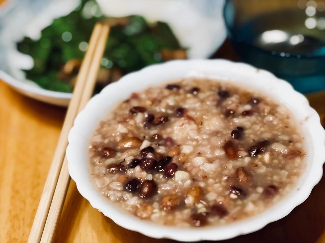 蒜功效腊八作用与禁忌_腊八蒜的功效和作用_腊八蒜的功效与营养成分表