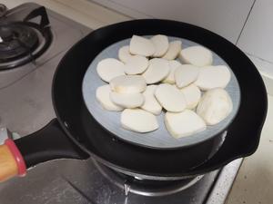 香甜拌饭•油渣芋艿羹的做法 步骤1
