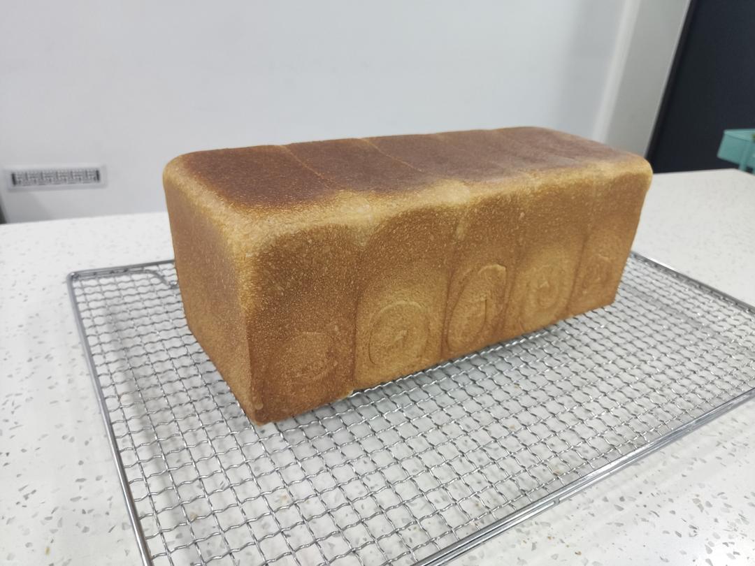 一条大号的1000克吐司