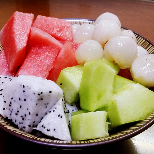 躲在撒哈啦等雨的猫做的水果拼盘