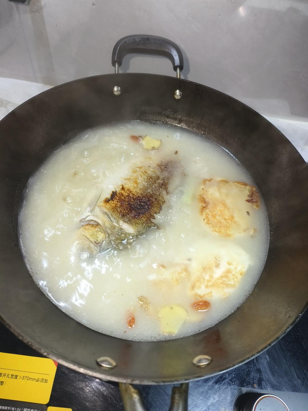 这样做的鲫鱼汤超好喝，奶白奶白的