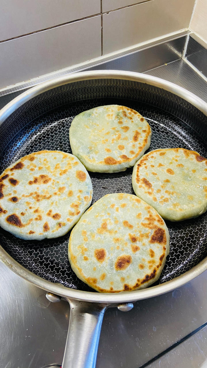 薄皮馅饼的制作方法（鸡蛋菠菜、鸡蛋韭菜馅儿饼）