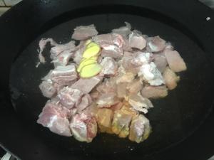 老丁的私房菜-玉米排骨龙骨汤的做法 步骤3