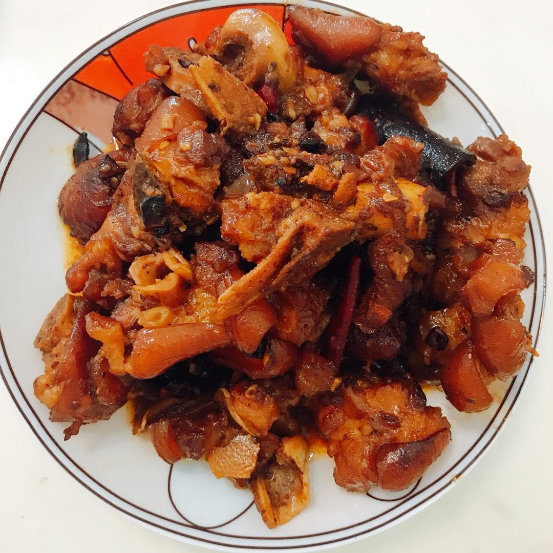 美味的家常菜：红烧猪蹄