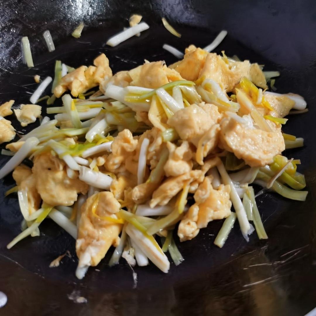 蒜黄炒鸡蛋
