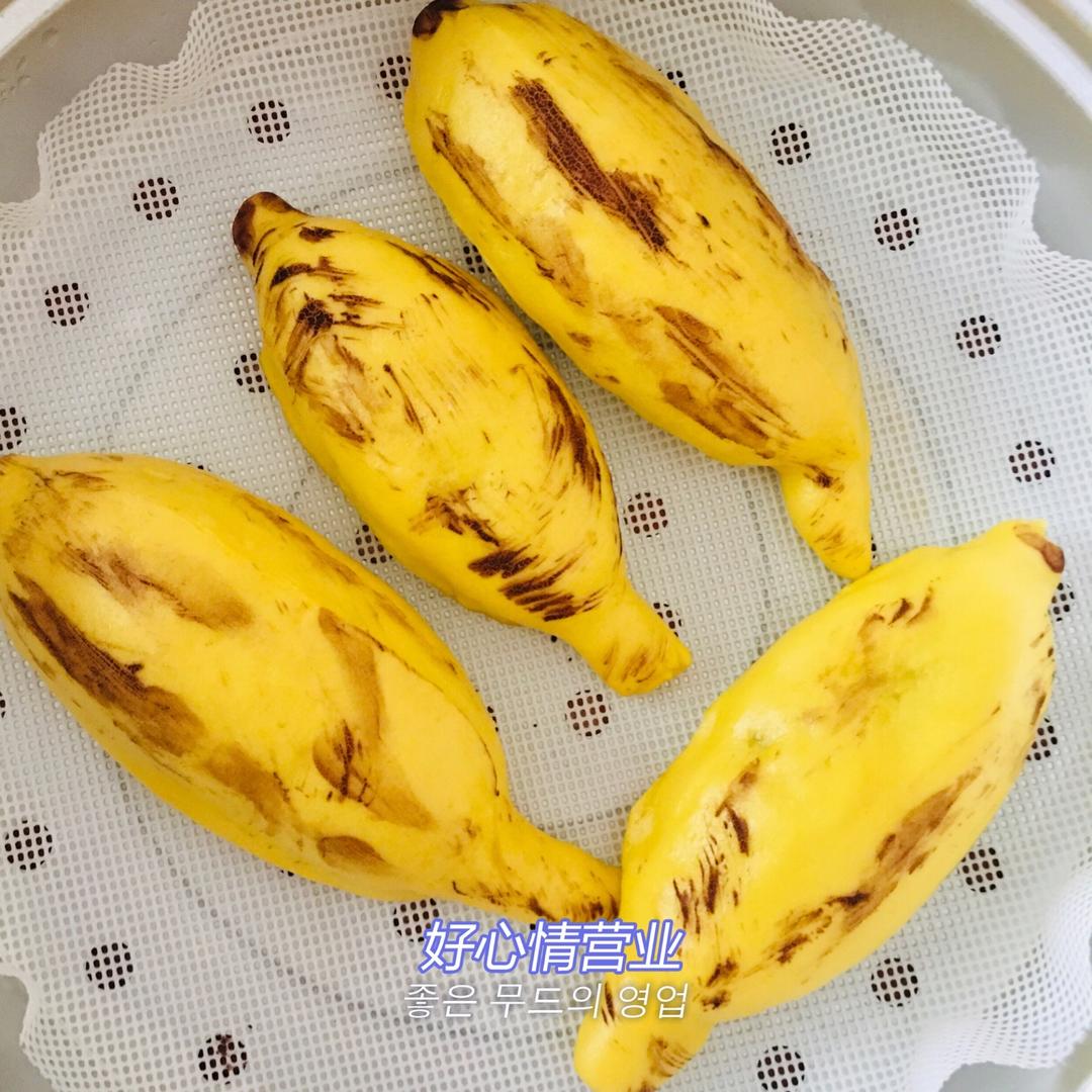 一次发酵香蕉莲蓉包，㊙️还可剥皮哦的做法