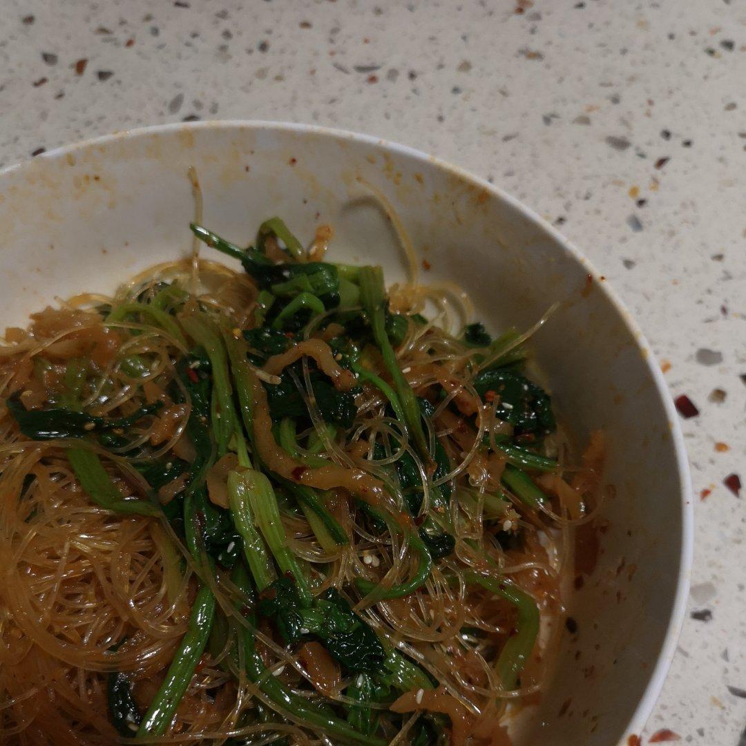 开胃爽口又营养的菠菜拌粉丝