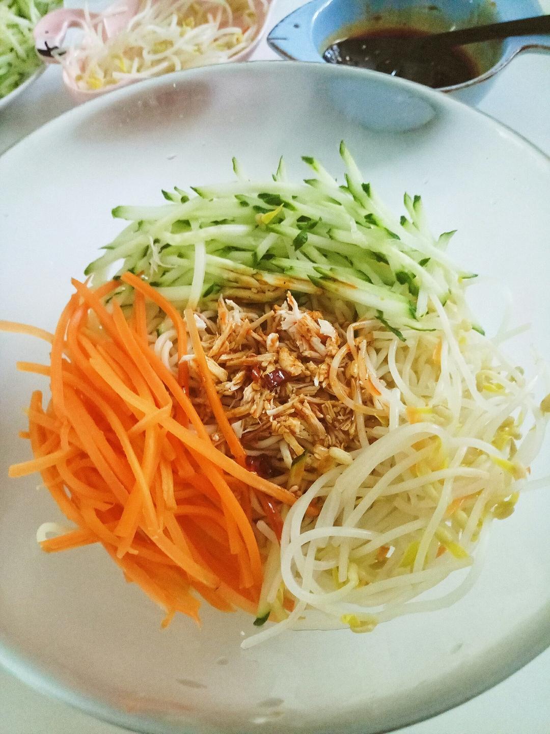 【椒麻鸡丝凉面】