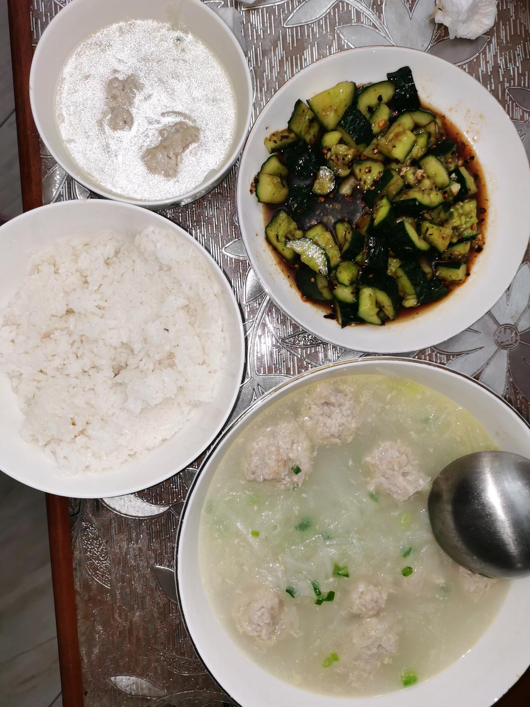 一碗清甜鲜美的萝卜丝肉丸汤