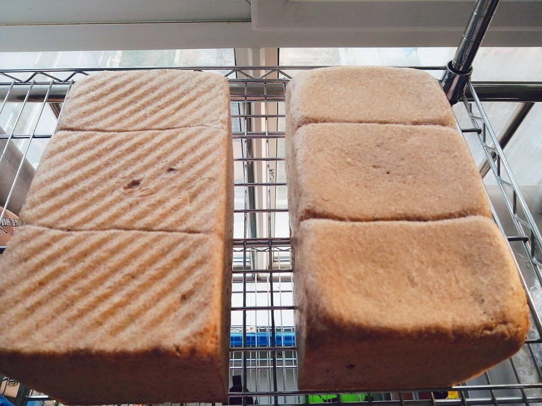 一次性发酵的全麦吐司