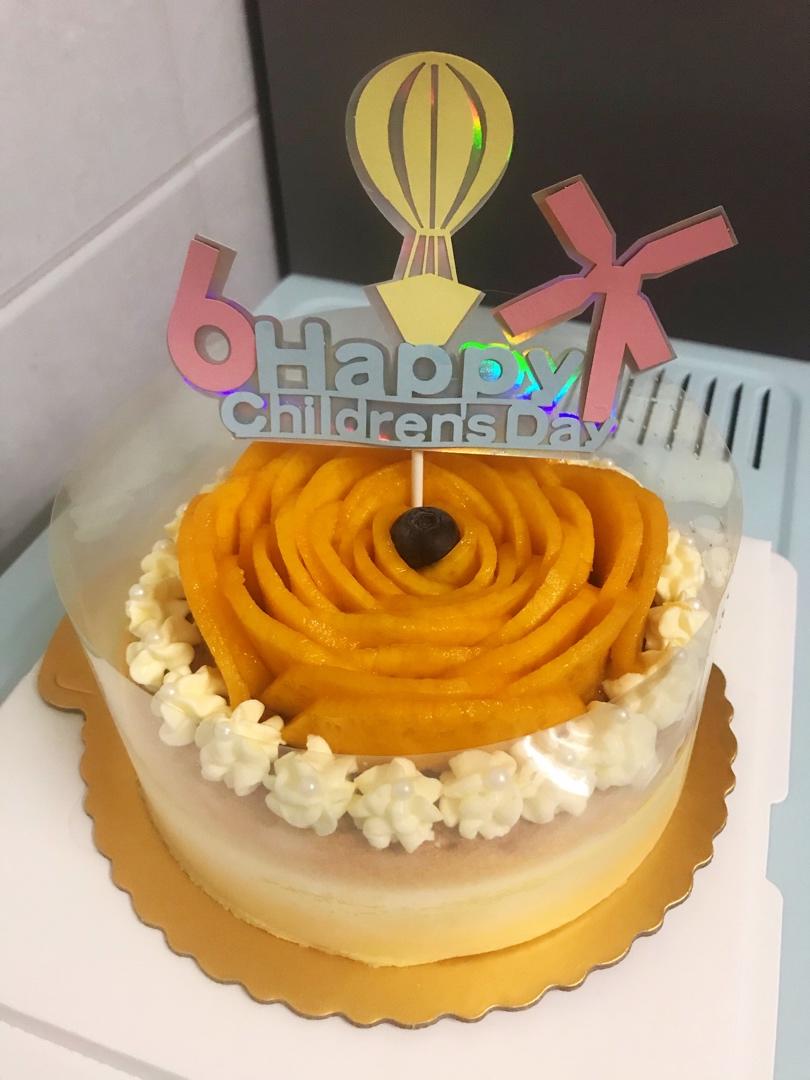 芒果花装饰慕斯蛋糕