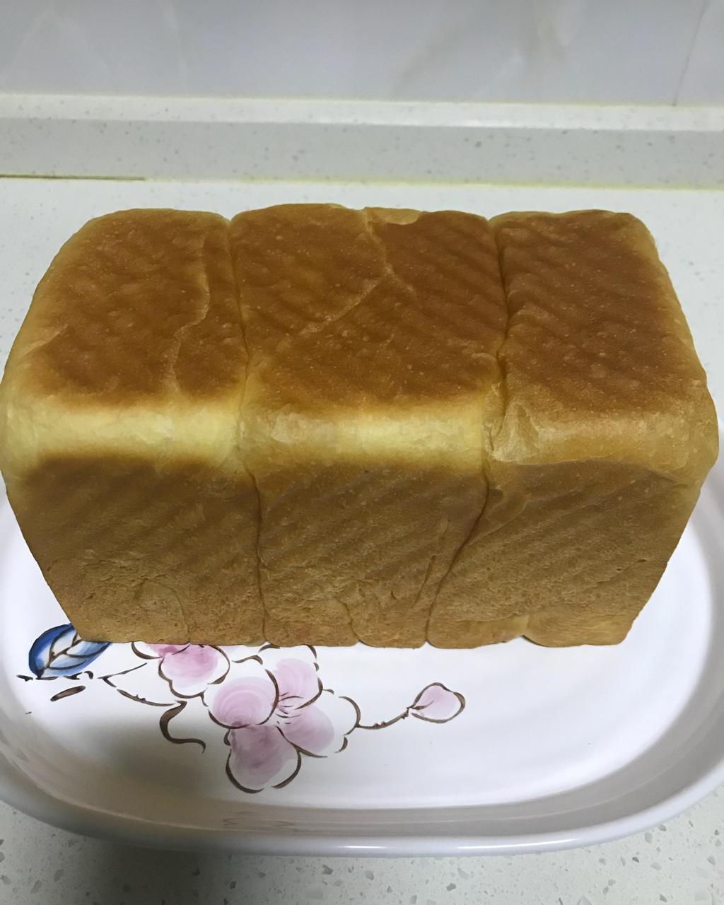 用烤箱自己做面包--手工牛奶吐司面包