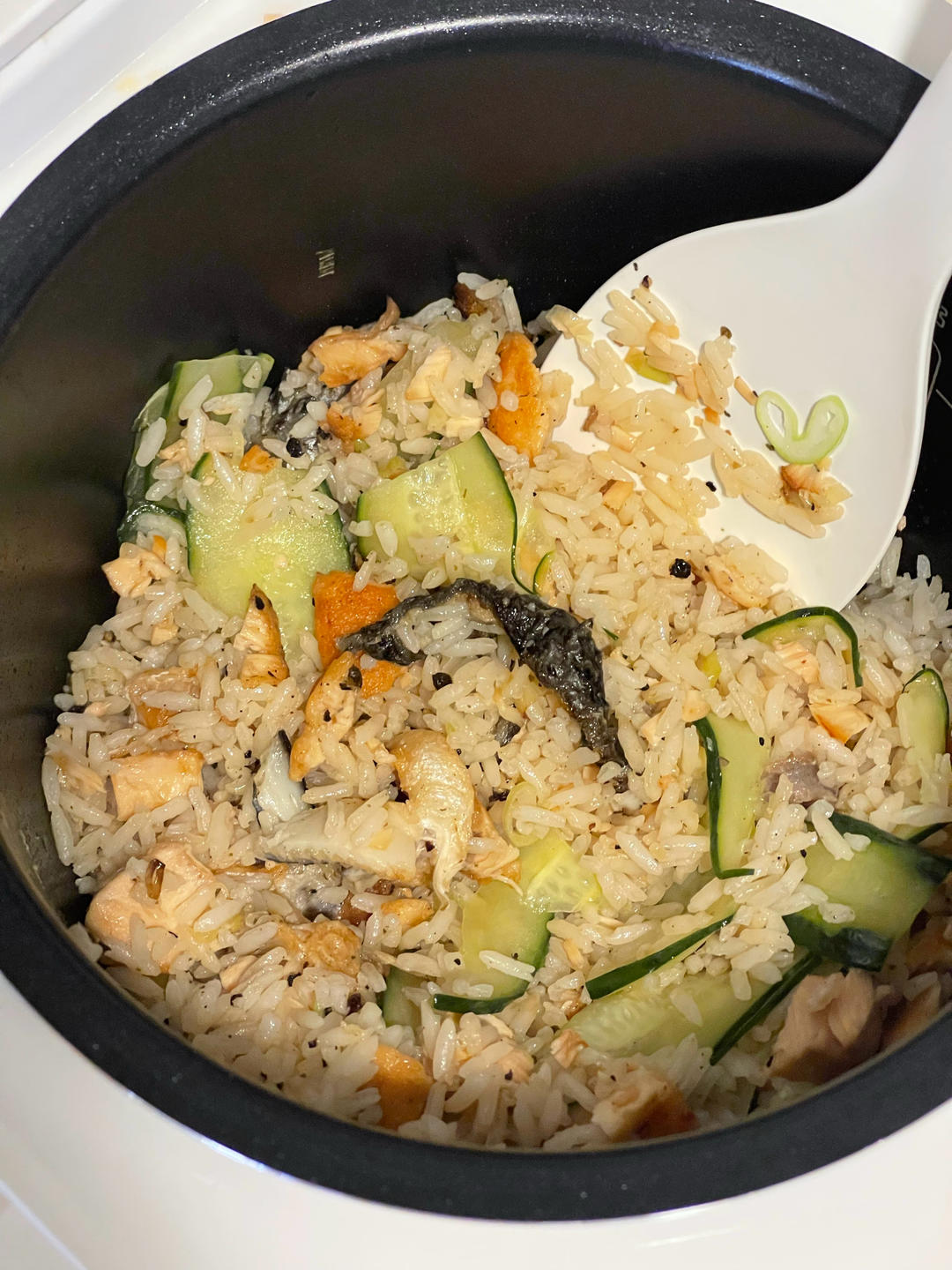 营养满分的香菇三文鱼焖饭（超简单懒人做法）