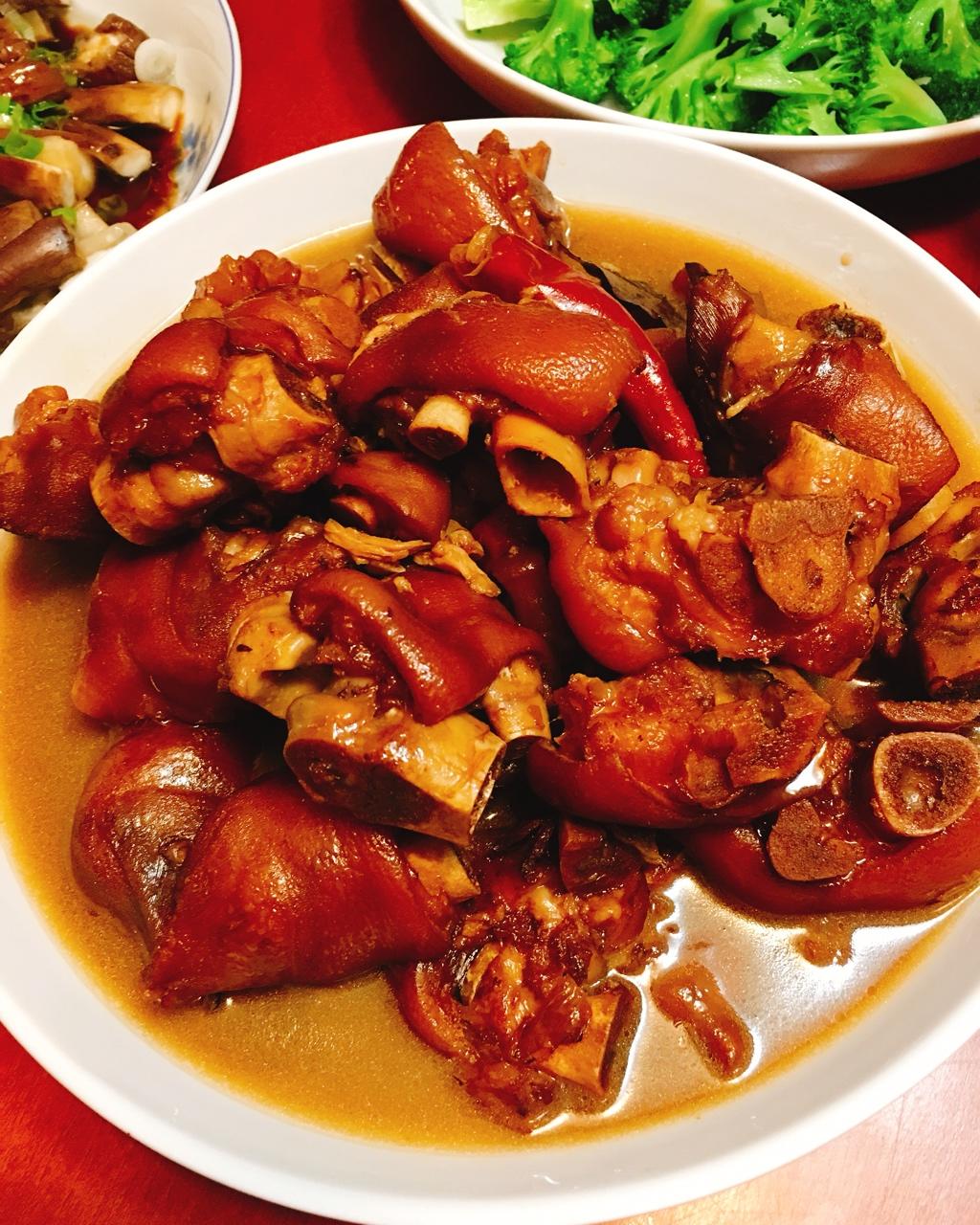 美味的家常菜：红烧猪蹄