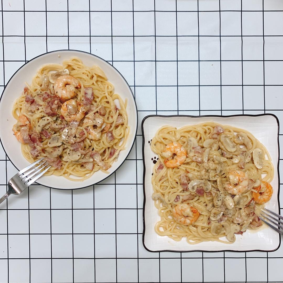 白蘑菇奶油培根意面
