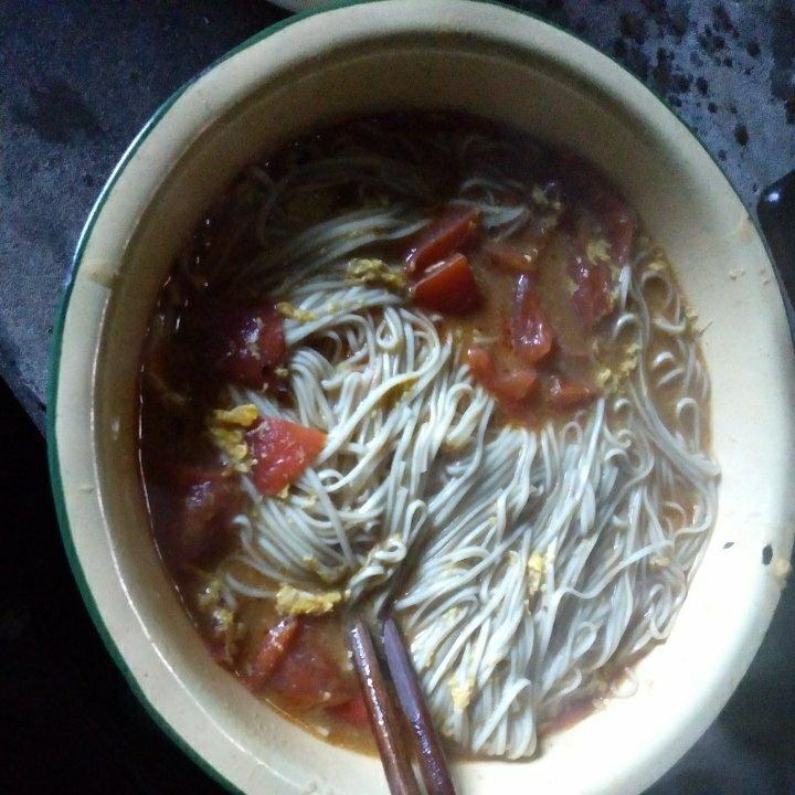 西红柿鸡蛋热汤面——经典无限爱