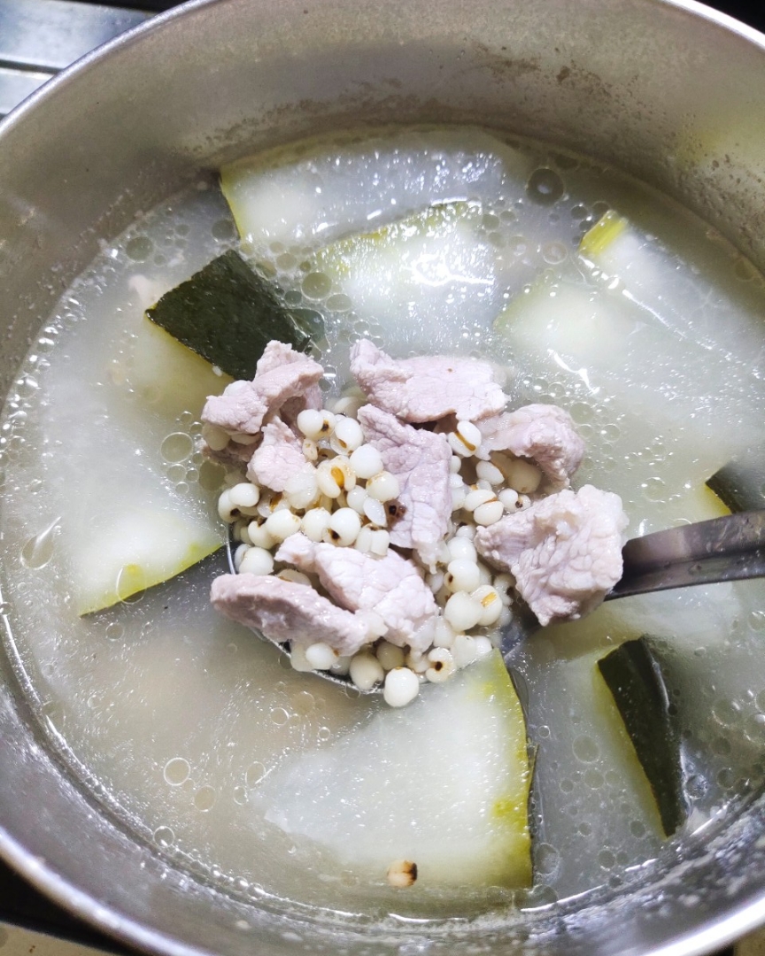 冬瓜薏米瘦肉汤（多喝可以祛湿消水肿哟）