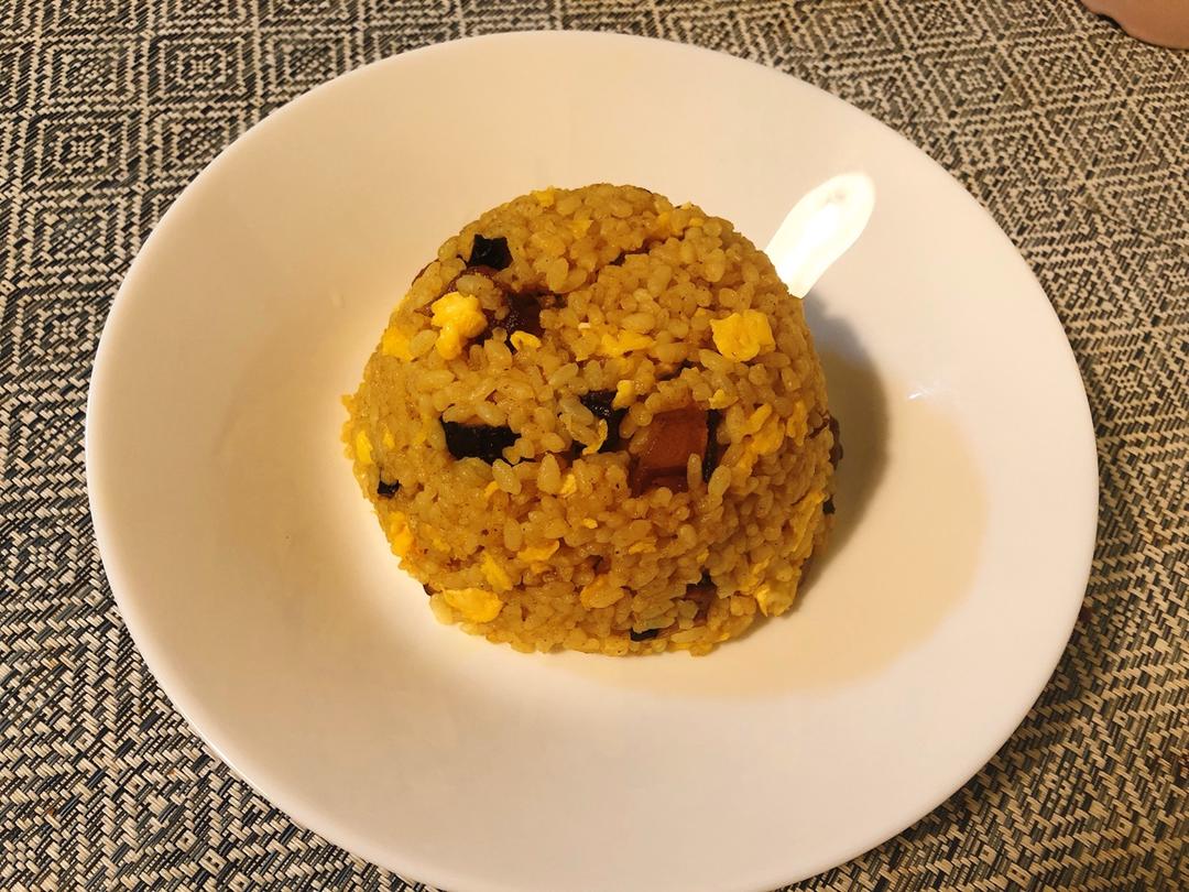 咖喱香肠蛋炒饭