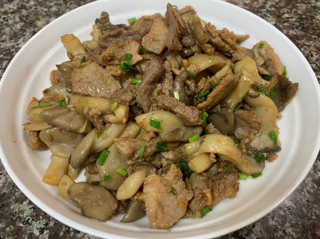 平菇炒肉片